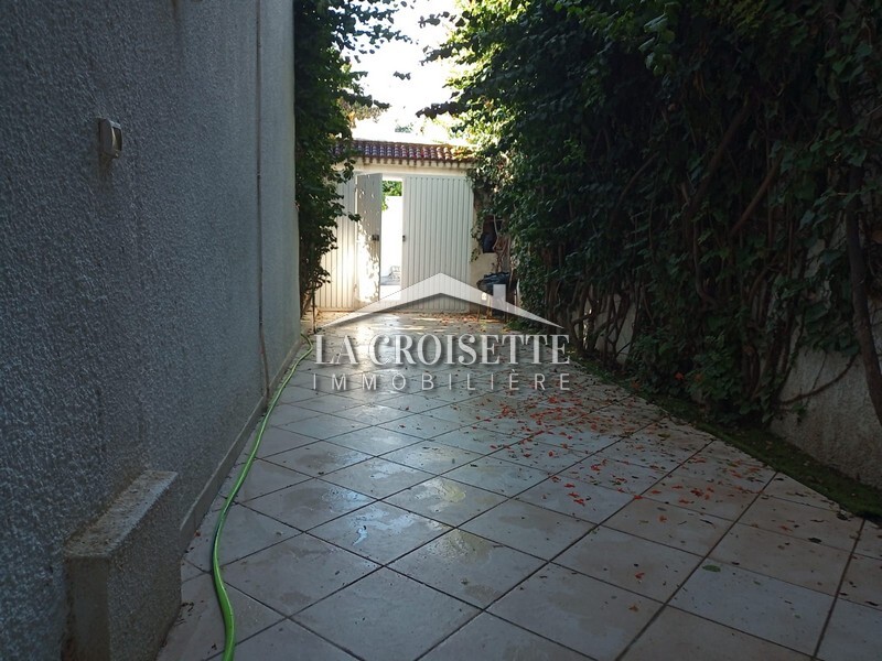 Etage de villa S+3 à La Marsa